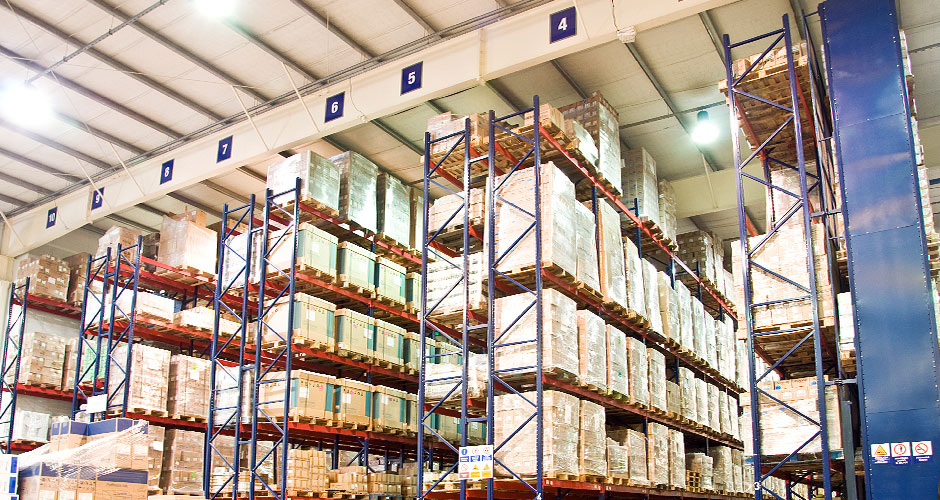 Racks selectivos paletizados de 8,50 m de altura en depósito de Cruz del Sur.