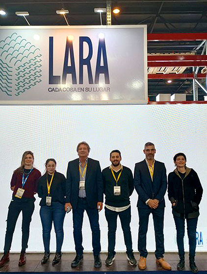 Equipo de Estanterías Lara en su stand de la Expo Logisti-K 2022
